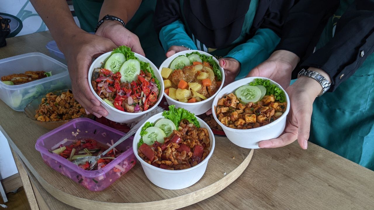Dari Santri Untuk Negeri: Menu Chicken Katsu Sambal Matah di MB Kitchen ini Bikin Ketagihan