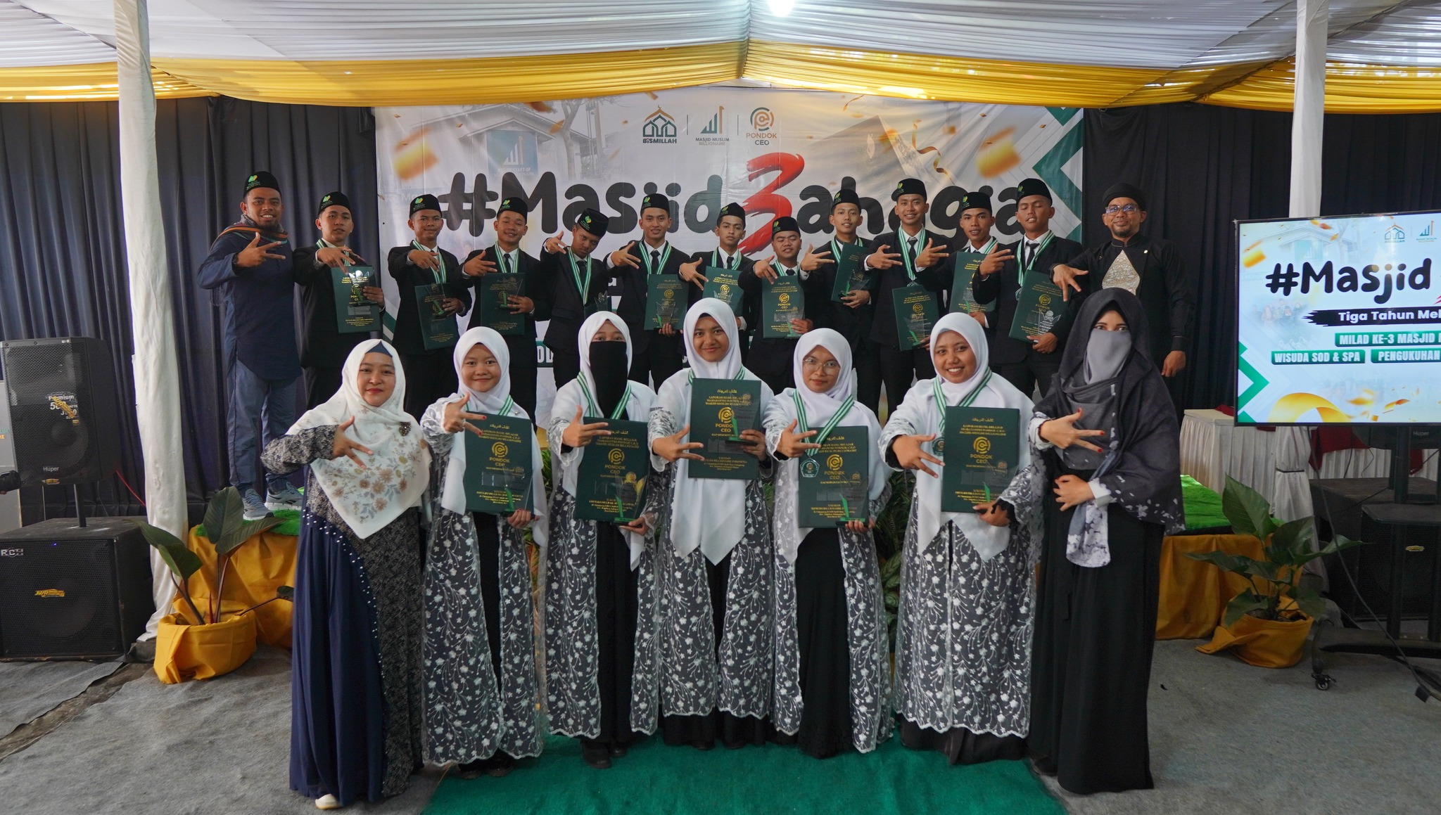 Wisuda Gratis di Pondok CEO, Konkrit Jawaban atas Kebijakan Dedi Mulyadi